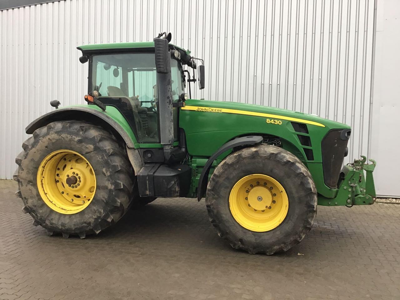 Hydraulic failure on a John Deere 8430 tractor