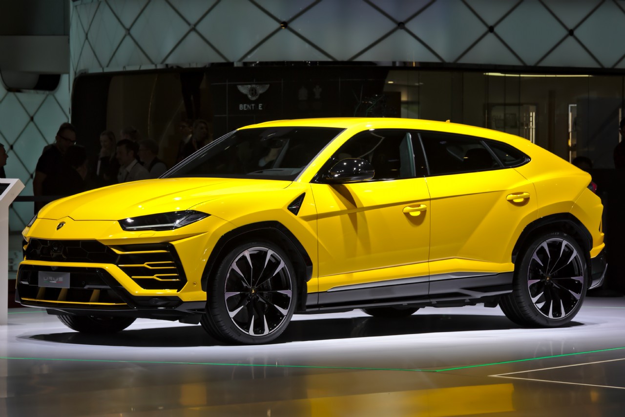 Lamborghini Urus fuel tank capacity and fuel consumption