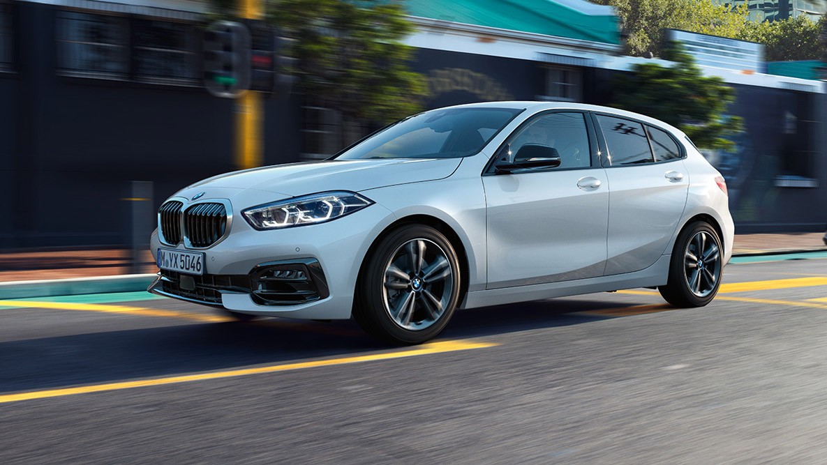 The fuel tank capacity and fuel consumption per 100 km for the BMW 118i