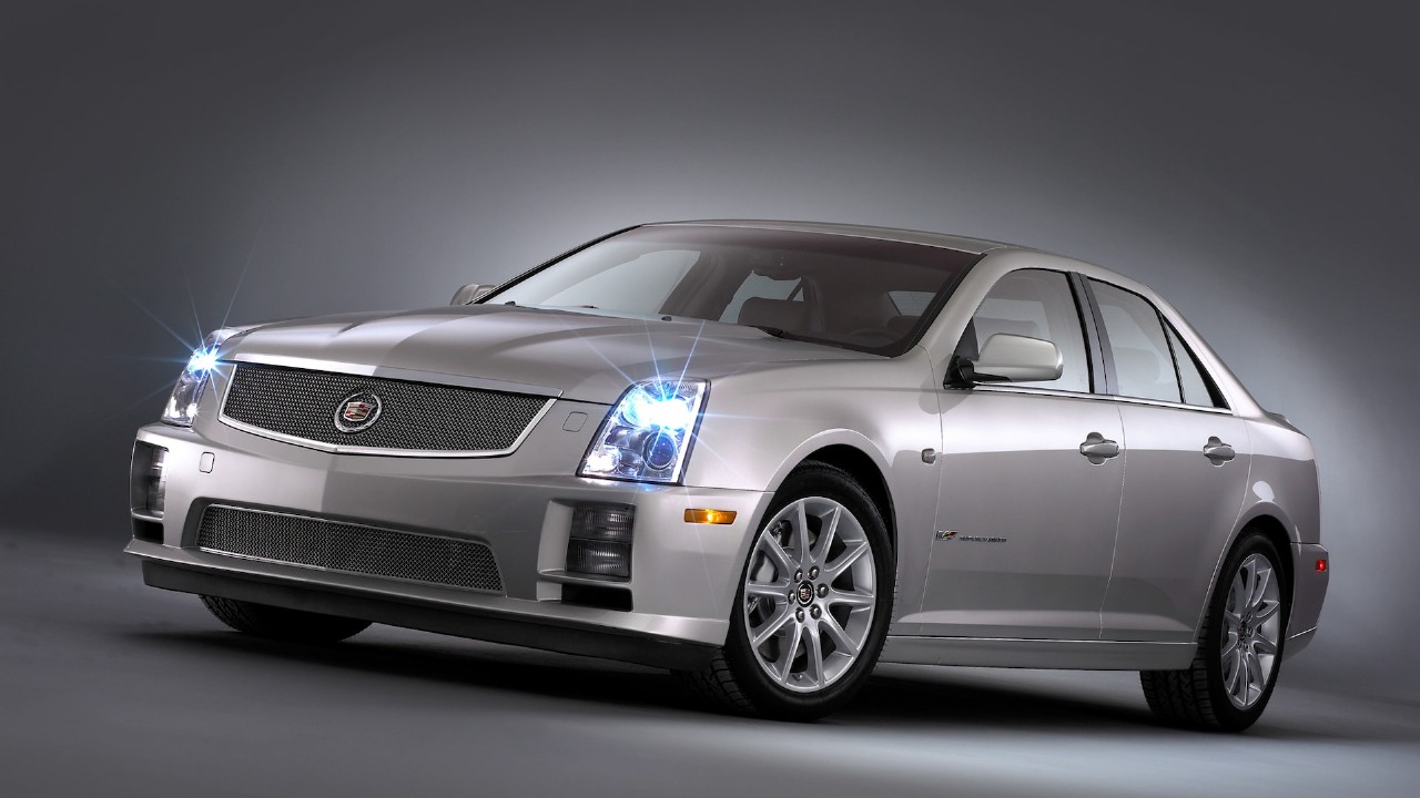 The fuel tank capacity and fuel consumption per 100 km for the Cadillac STS