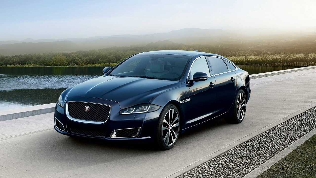 The fuel tank capacity and fuel consumption per 100 km for the Jaguar XJ