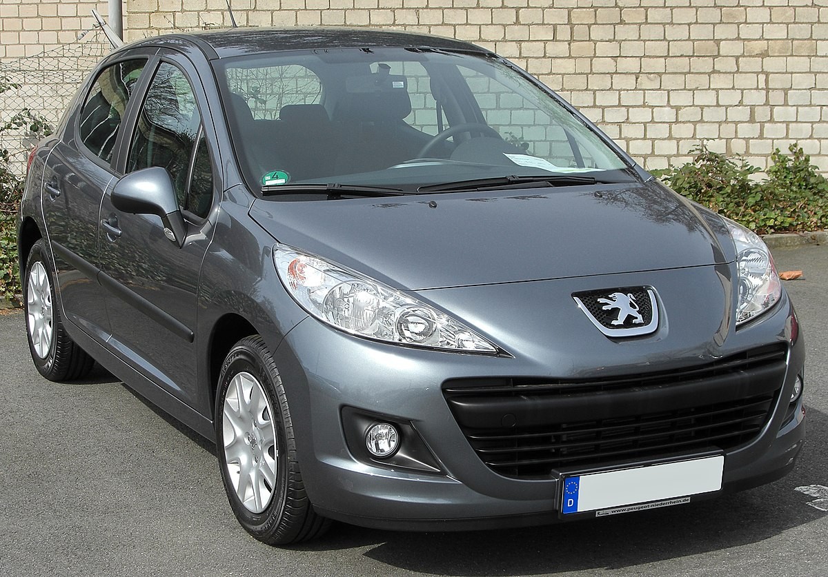 The fuel tank capacity and fuel consumption per 100 km of a Peugeot 207