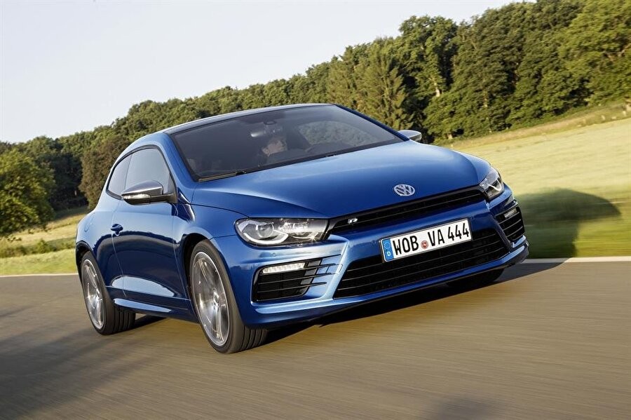 The oil capacity and type required for the Volkswagen Scirocco